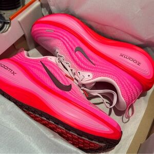 Nike Vomero Max Cushion Hyper Pink
